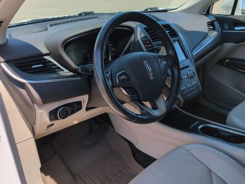 White Platinum Metallic Tri-Coat 2017 Lincoln MKC Reserve