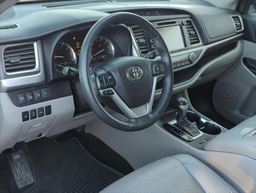 2016 Toyota Highlander Limited Platinum