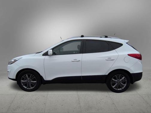 Winter White Solid 2015 Hyundai TUCSON SE