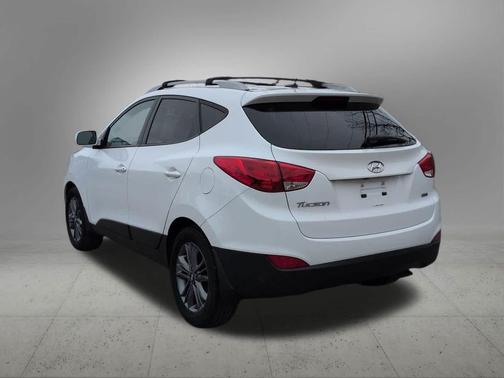 Winter White Solid 2015 Hyundai TUCSON SE