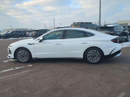 2024 Hyundai SONATA Hybrid Limited