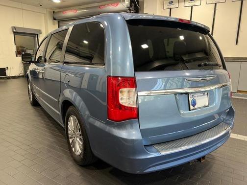 2011 Chrysler Town & Country Limited