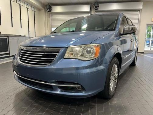 2011 Chrysler Town & Country Limited