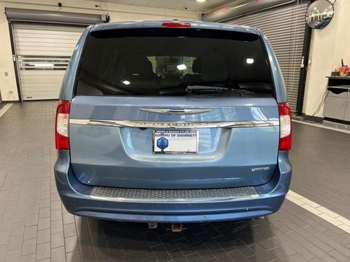 2011 Chrysler Town & Country Limited