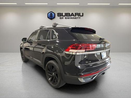 Deep Black Pearl Effect 2023 Volkswagen Atlas Cross Sport 3.6L V6 SE w/Technology