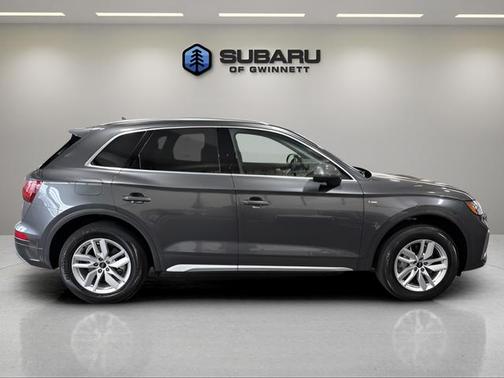 Daytona Gray Pearl Effect 2023 Audi Q5 45 S line quattro Premium