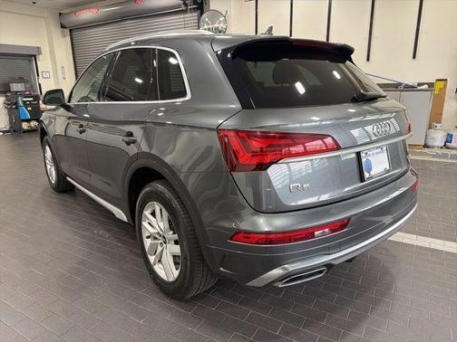 Daytona Gray Pearl Effect 2023 Audi Q5 45 S line quattro Premium