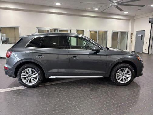 Daytona Gray Pearl Effect 2023 Audi Q5 45 S line quattro Premium