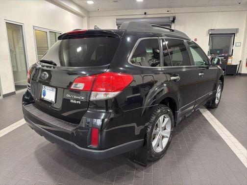 Crystal Black Silica 2013 Subaru Outback 3.6R Limited