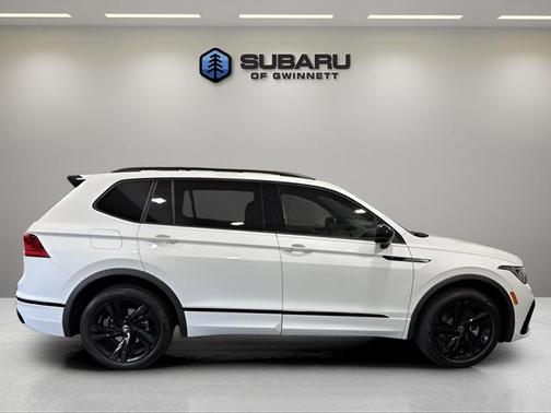 Opal White Pearl Effect 2024 Volkswagen Tiguan 2.0T SE R-Line Black