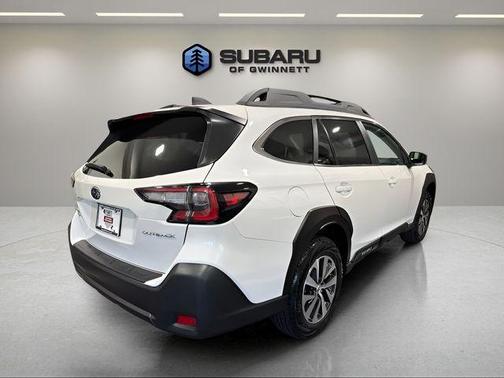 Crystal White Pearl 2025 Subaru Outback Premium