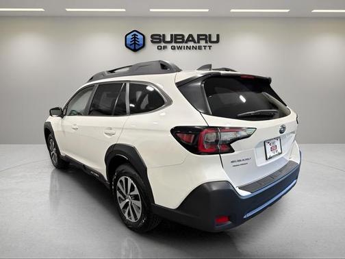 Crystal White Pearl 2025 Subaru Outback Premium