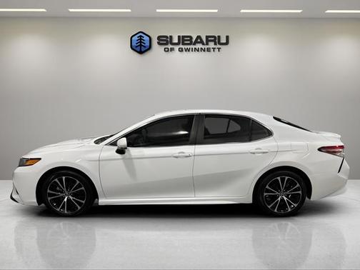 Super White 2019 Toyota Camry SE