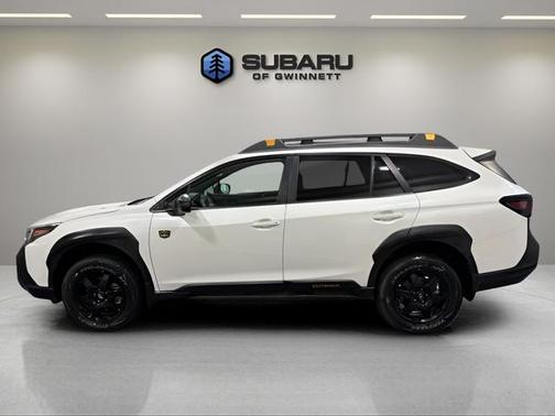 Crystal White Pearl 2022 Subaru Outback Wilderness