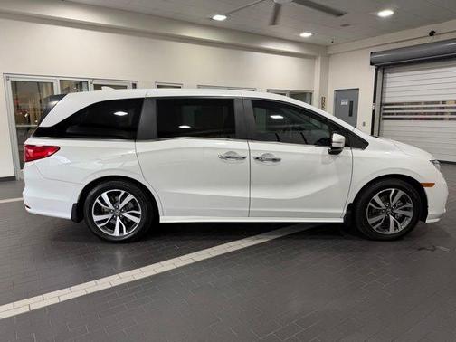 Platinum White Pearl 2023 Honda Odyssey Touring