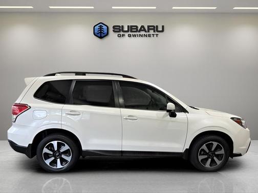 Crystal White Pearl 2018 Subaru Forester 2.5i Limited