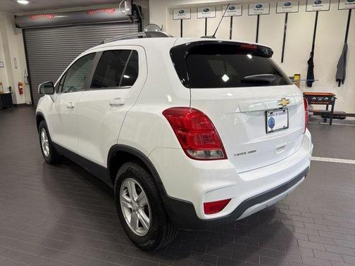Summit White 2017 Chevrolet Trax LT
