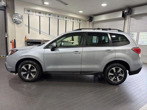 Ice Silver Metallic 2017 Subaru Forester 2.5i Premium