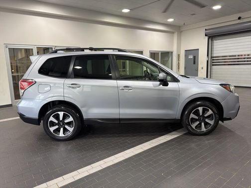 Ice Silver Metallic 2017 Subaru Forester 2.5i Premium