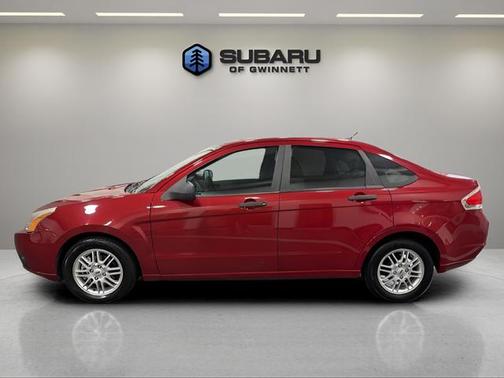 Red 2009 Ford Focus SE