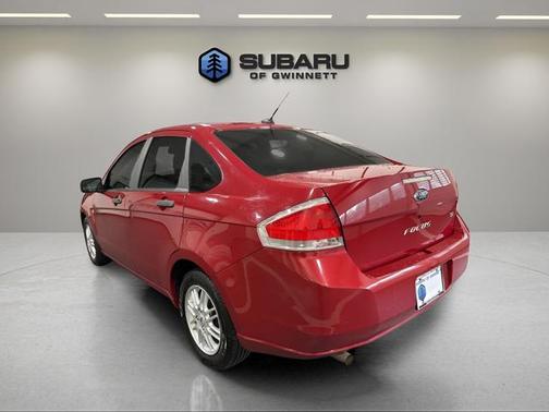 Red 2009 Ford Focus SE