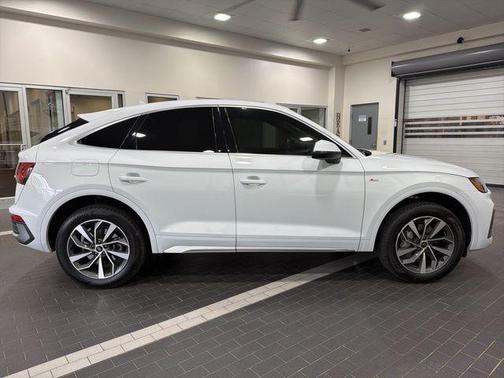 Glacier White Metallic 2023 Audi Q5 45 S line quattro Premium