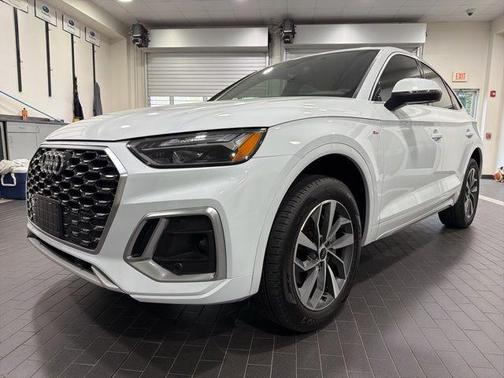 Glacier White Metallic 2023 Audi Q5 45 S line quattro Premium