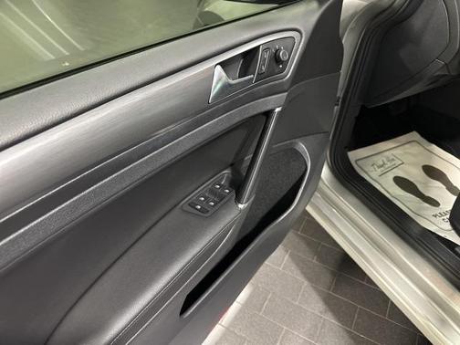 2018 Volkswagen Golf TSI SE