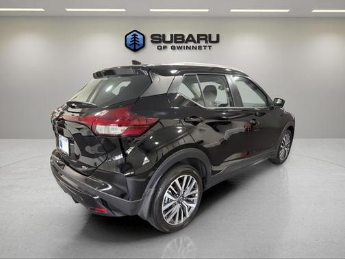 Super Black 2024 Nissan Kicks SV