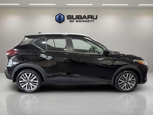 Super Black 2024 Nissan Kicks SV