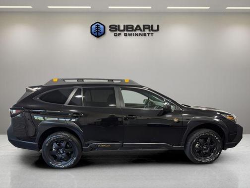 Crystal Black Silica 2024 Subaru Outback Wilderness