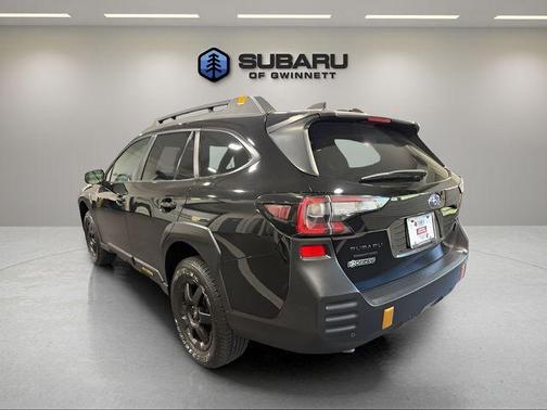 Crystal Black Silica 2024 Subaru Outback Wilderness