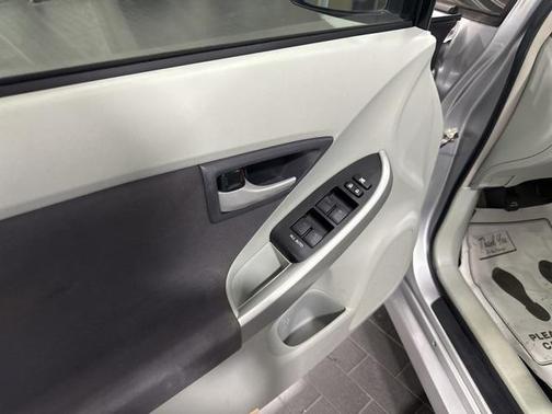 2011 Toyota Prius I