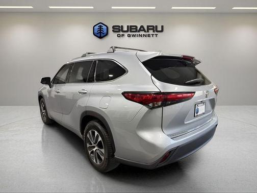 Celestial Silver Metallic 2020 Toyota Highlander XLE