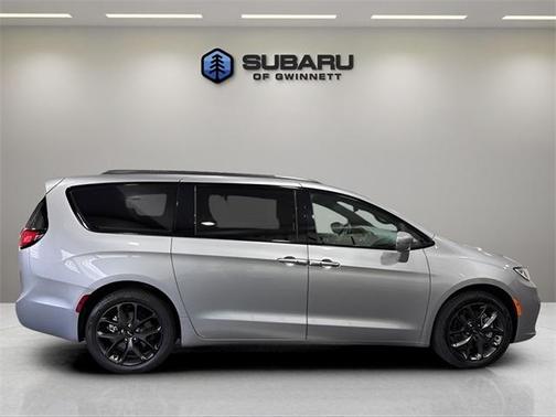 2021 Chrysler Pacifica Touring-L