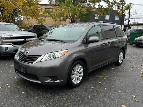 2011 Toyota Sienna LE
