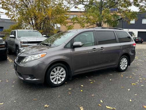 2011 Toyota Sienna LE