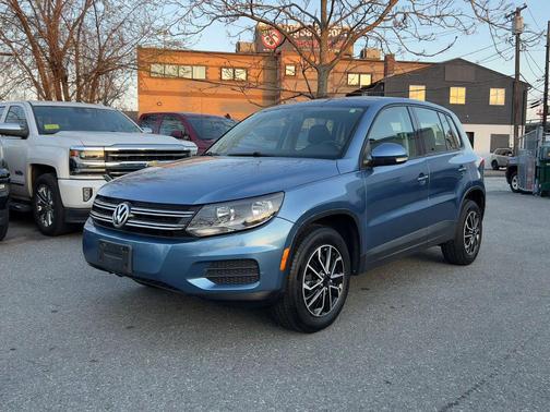 Pacific Blue Metallic 2018 Volkswagen Tiguan Limited 2.0T 4MOTION