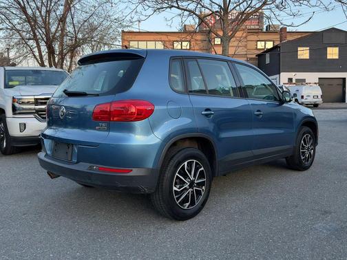 Pacific Blue Metallic 2018 Volkswagen Tiguan Limited 2.0T 4MOTION