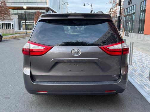 2017 Toyota Sienna LE