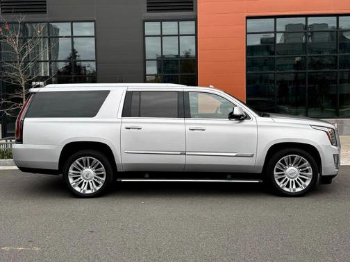 2017 Cadillac Escalade ESV Sport Platinum