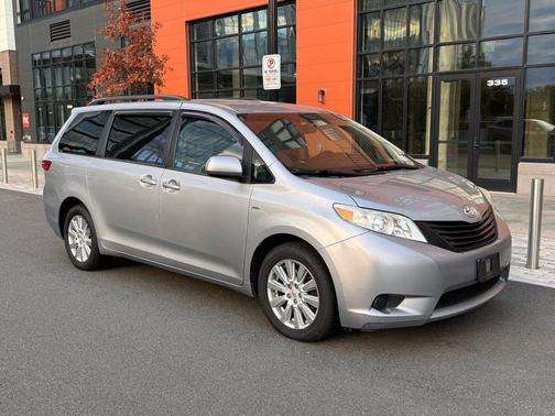 2017 Toyota Sienna LE