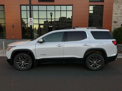 2017 GMC Acadia SLT-1