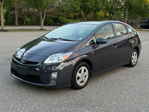 Winter Gray Metallic 2010 Toyota Prius IV
