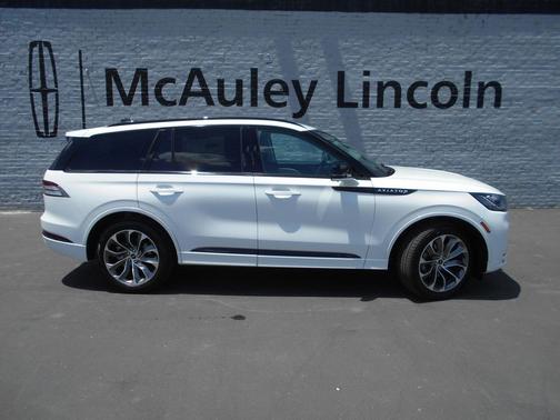 Pristine White Metallic Tri-Coat 2026 Lincoln Aviator Premiere