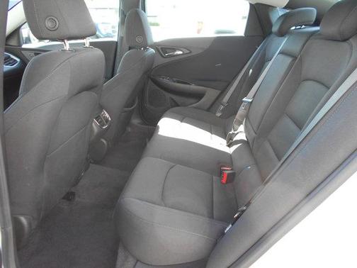 Summit White 2024 Chevrolet Malibu FWD 1LT