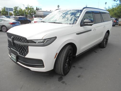 White 2027 Lincoln Navigator Reserve