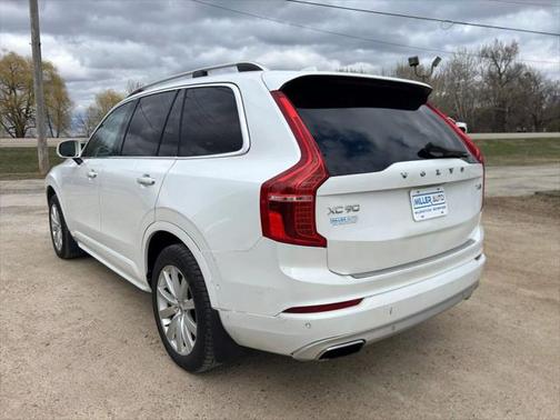 2017 Volvo XC90 T6 Momentum