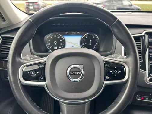 2017 Volvo XC90 T6 Momentum