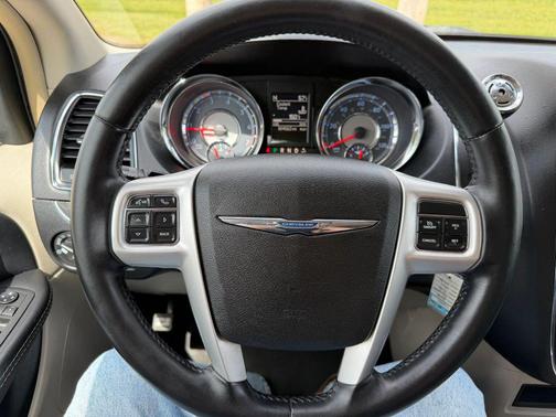 Bright White Clearcoat 2015 Chrysler Town & Country Touring